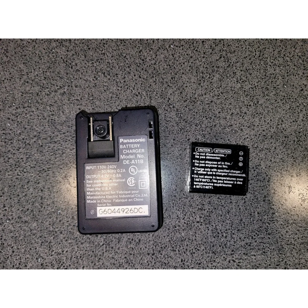 Panasonic Lumix DE-A11 Battery Charger CGS-S005A Li-ion Battery Pack WORKS *